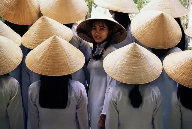 越南經(jīng)濟持續(xù)趕超挑戰(zhàn)解析 從嚴(yán)重債務(wù)危機看轉(zhuǎn)變世界工廠策略的硬障礙